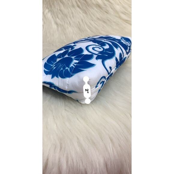 ESTEE LAUDER Puffy Blue & White Floral Cosmetics Bag Makeup Case - Picture 7 of 10